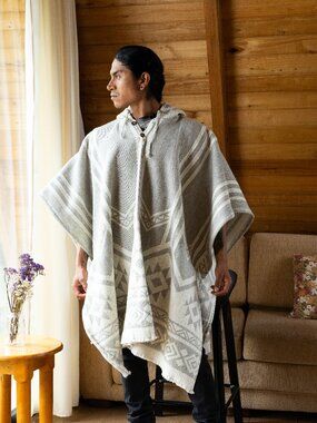 Handwoven Unisex Handwoven Hooded 100% Andean Wool Poncho Pullover Coat